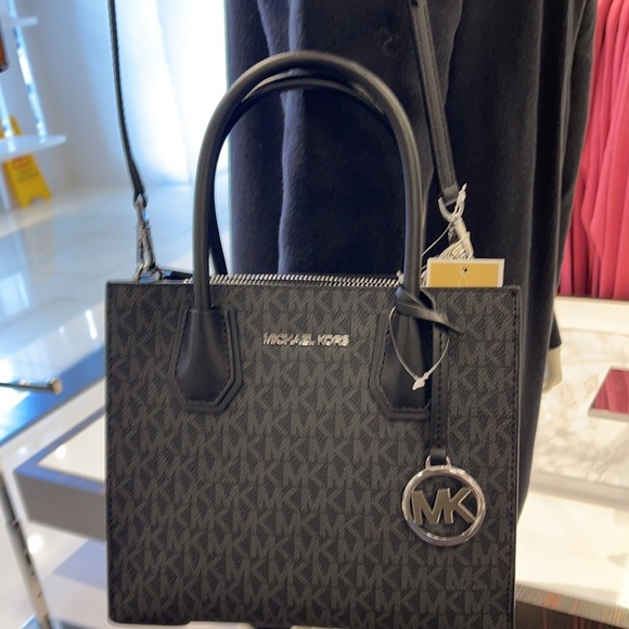 Michael Kors Mercer Medium Pebbled Leather Crossbody Bag - Picture 2 of 16